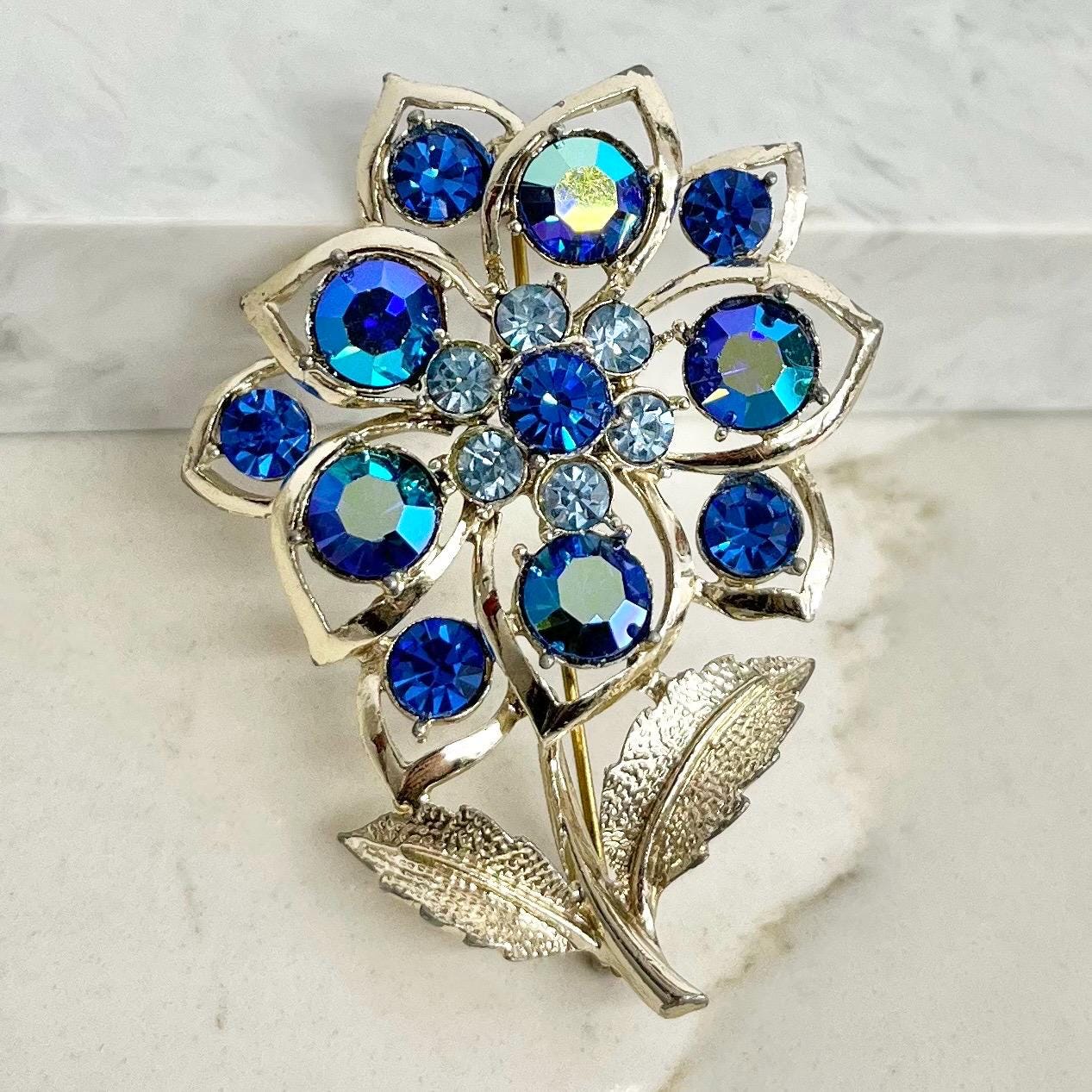Large Blue Crystal Flower / Daisy Brooch : Vintage Gold Tone Starement Brooch Super Sparkly MillyOliverVintage