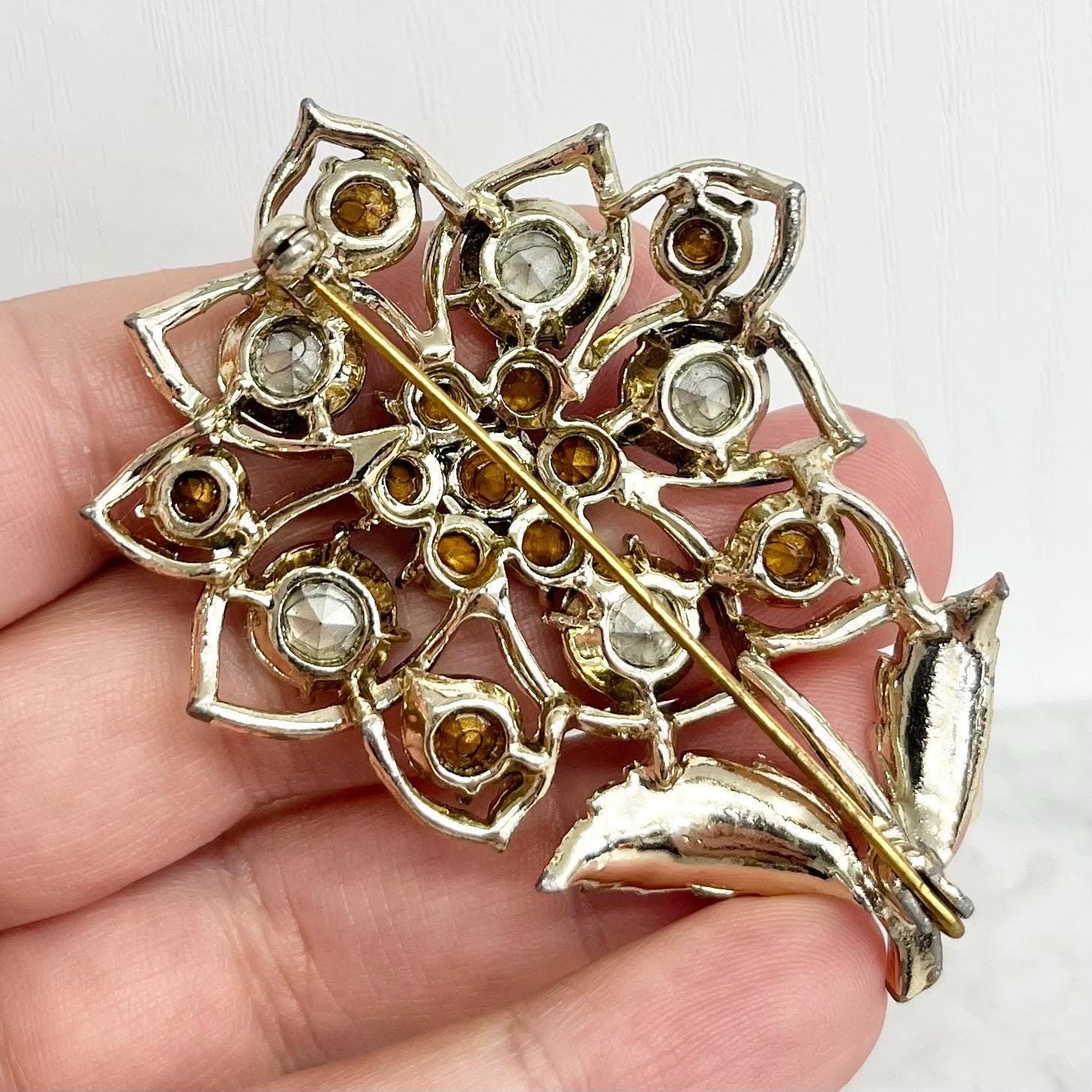 Large Blue Crystal Flower / Daisy Brooch : Vintage Gold Tone Starement Brooch Super Sparkly MillyOliverVintage