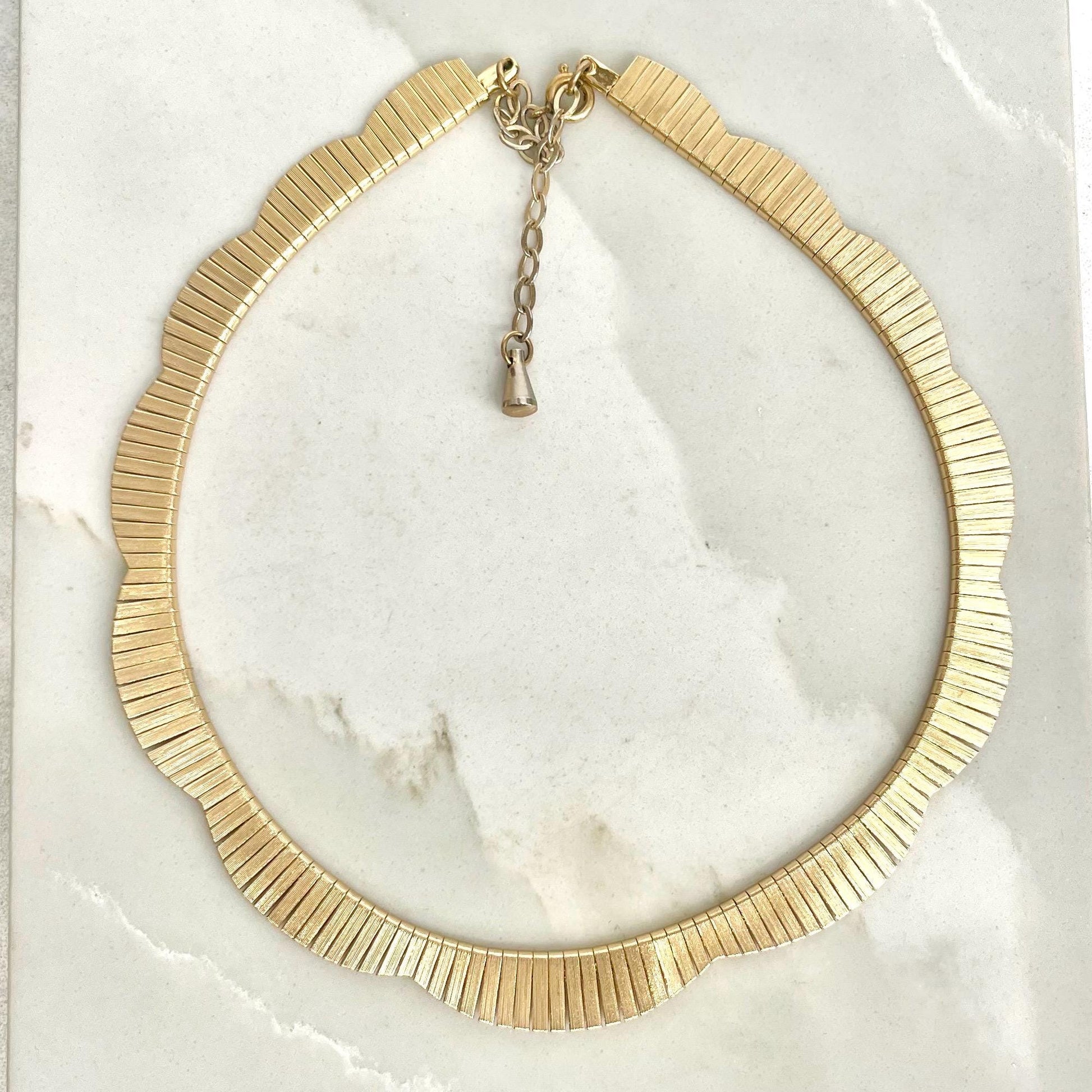 Grecian Style Chain Collar Necklace : Vintage 1970’s - 1980’s Flat Scalloped Edge Links MillyOliverVintage