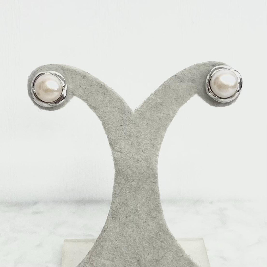 Sterling Silver Pearl Stud Earrings : Elegant Vintage Design MillyOliverVintage