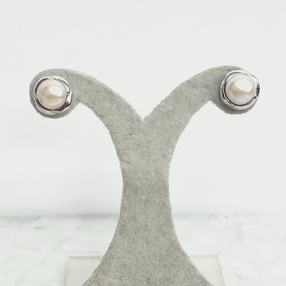 Sterling Silver Pearl Stud Earrings : Elegant Vintage Design MillyOliverVintage