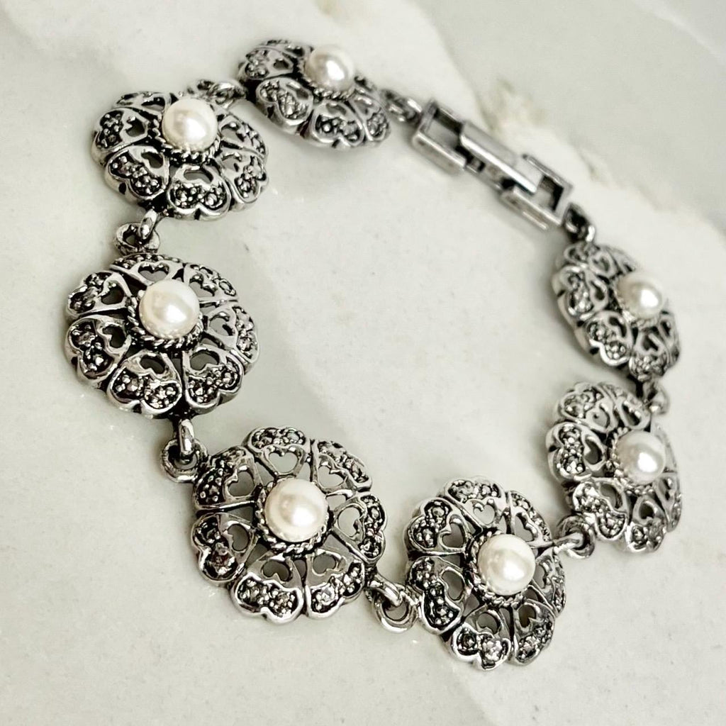 Heart Flower Bracelet : Vintage Silver Tone 1970’s 1980’s Bracelet with Faux Pearls 7.5” MillyOliverVintage