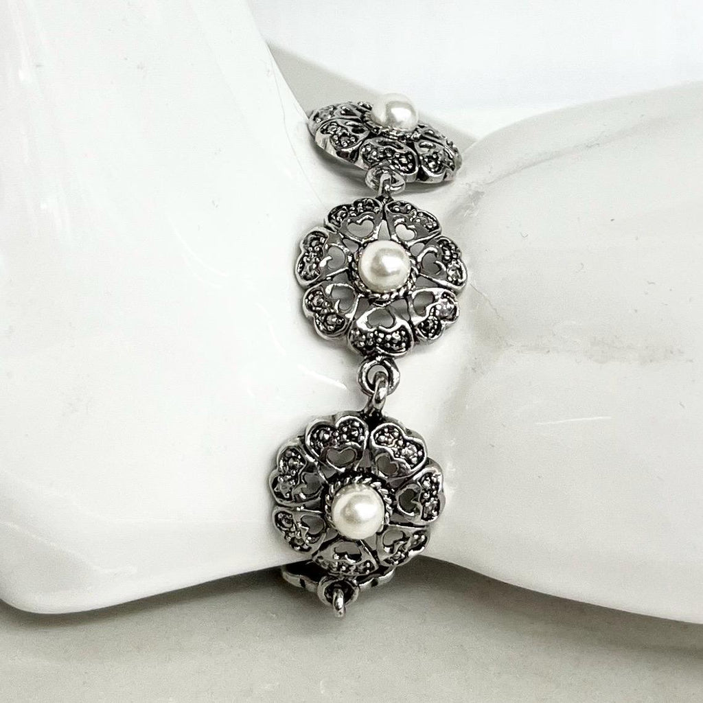 Heart Flower Bracelet : Vintage Silver Tone 1970’s 1980’s Bracelet with Faux Pearls 7.5” MillyOliverVintage