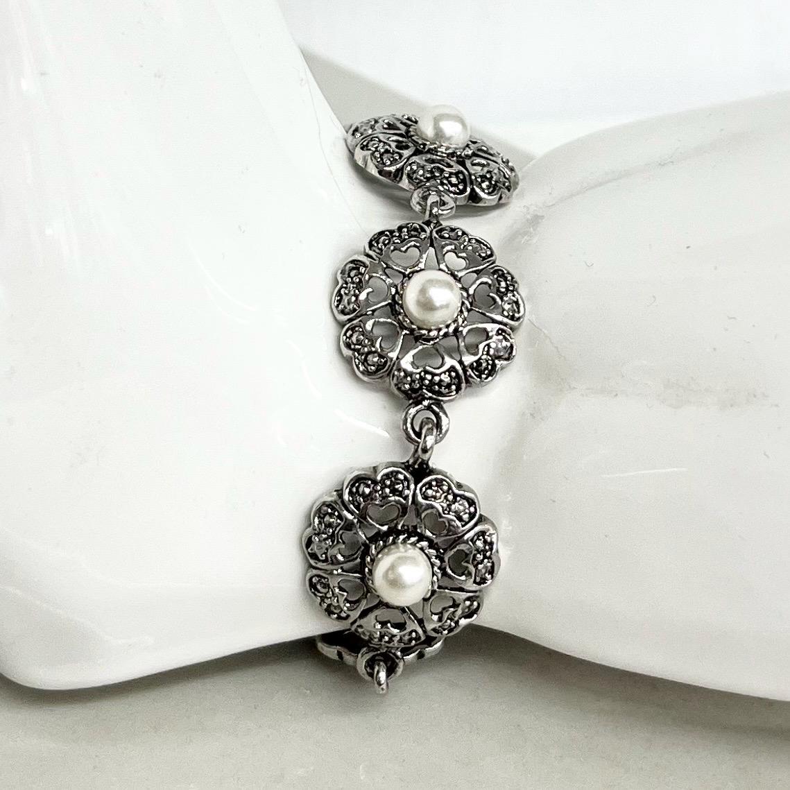 Heart Flower Bracelet : Vintage Silver Tone 1970’s 1980’s Bracelet with Faux Pearls 7.5” MillyOliverVintage