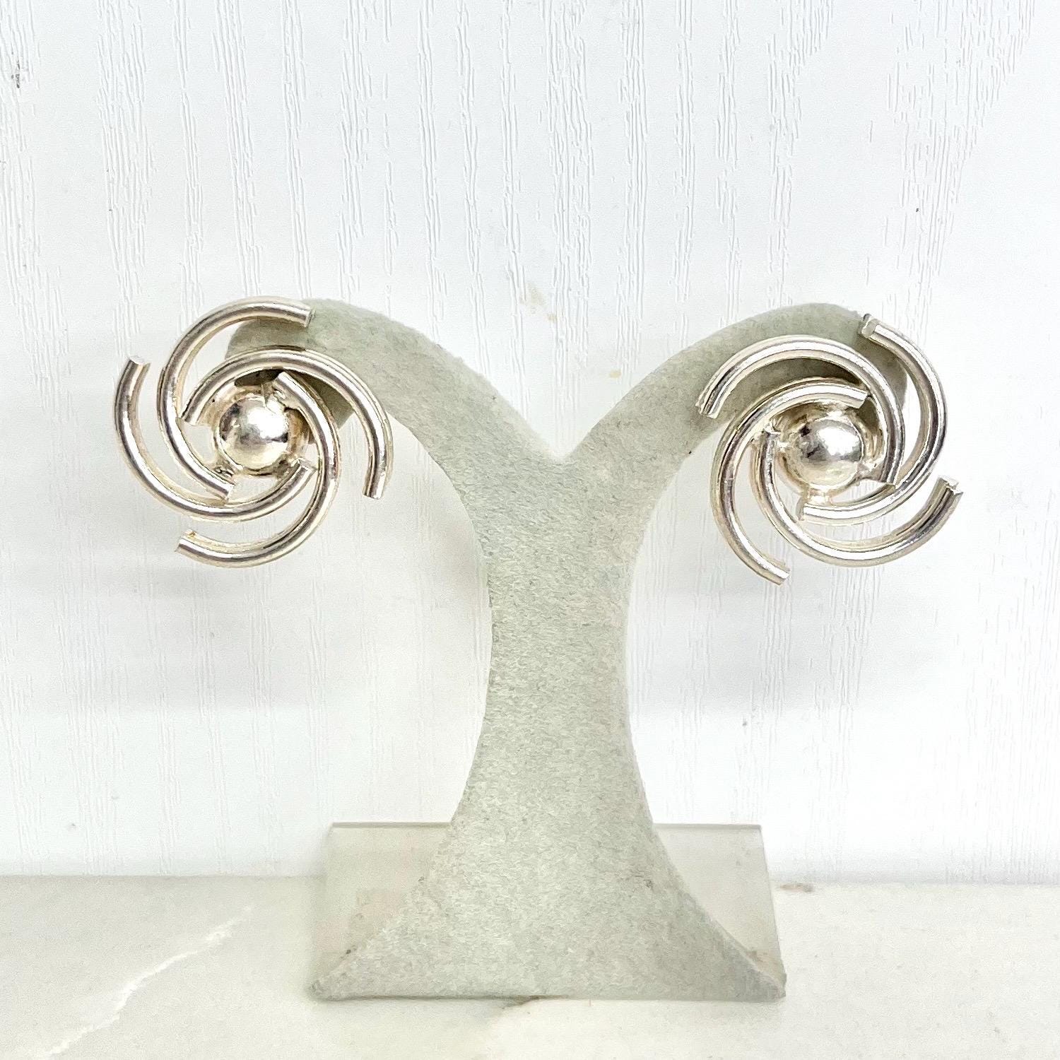 Silver Tone Pinwheel Earrings : Vintage Jewellery for Pierced Ears 1980’s - 1990’s MillyOliverVintage