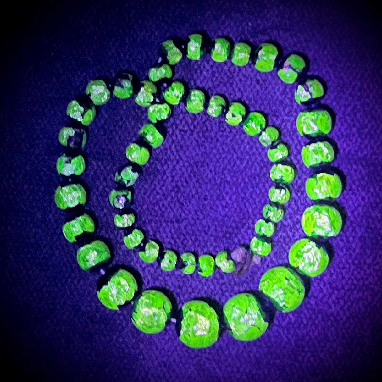 Vintage Black and Yellow Foil Murano Glass Uranium Graduated Lampwork Bead Necklace Beads Bright Green UV Reactive Glow 18” MillyOliverVintage