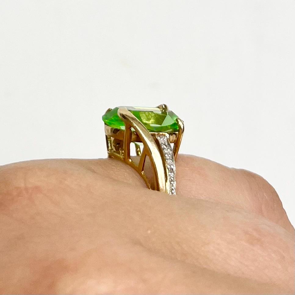 Vintage 9ct 375 Yellow Gold Uranium Glass Stone Oval Cut Crystal Dress Ring UV Reactive Glow UV Jewellery Size uk P 1/2 MillyOliverVintage