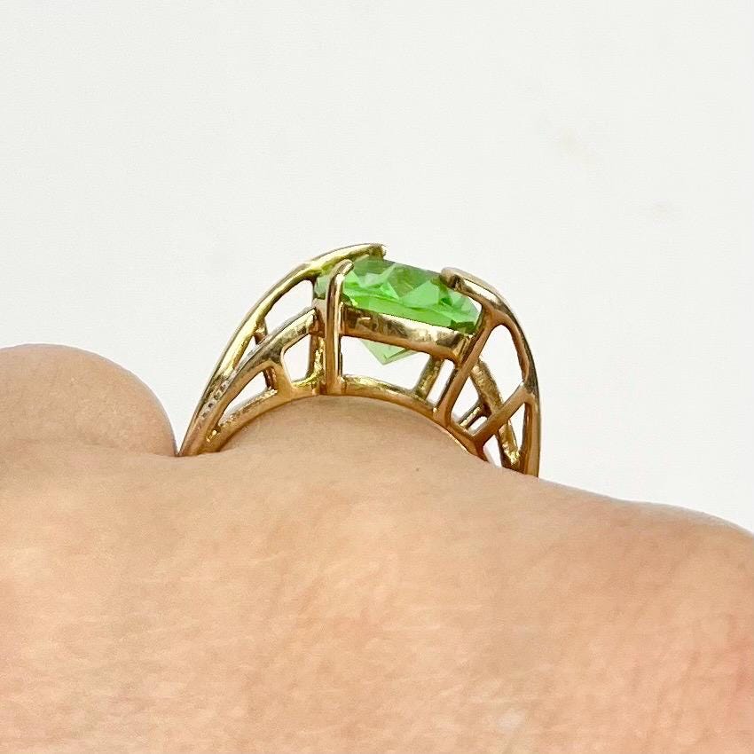Vintage 9ct 375 Yellow Gold Uranium Glass Stone Oval Cut Crystal Dress Ring UV Reactive Glow UV Jewellery Size uk P 1/2 MillyOliverVintage