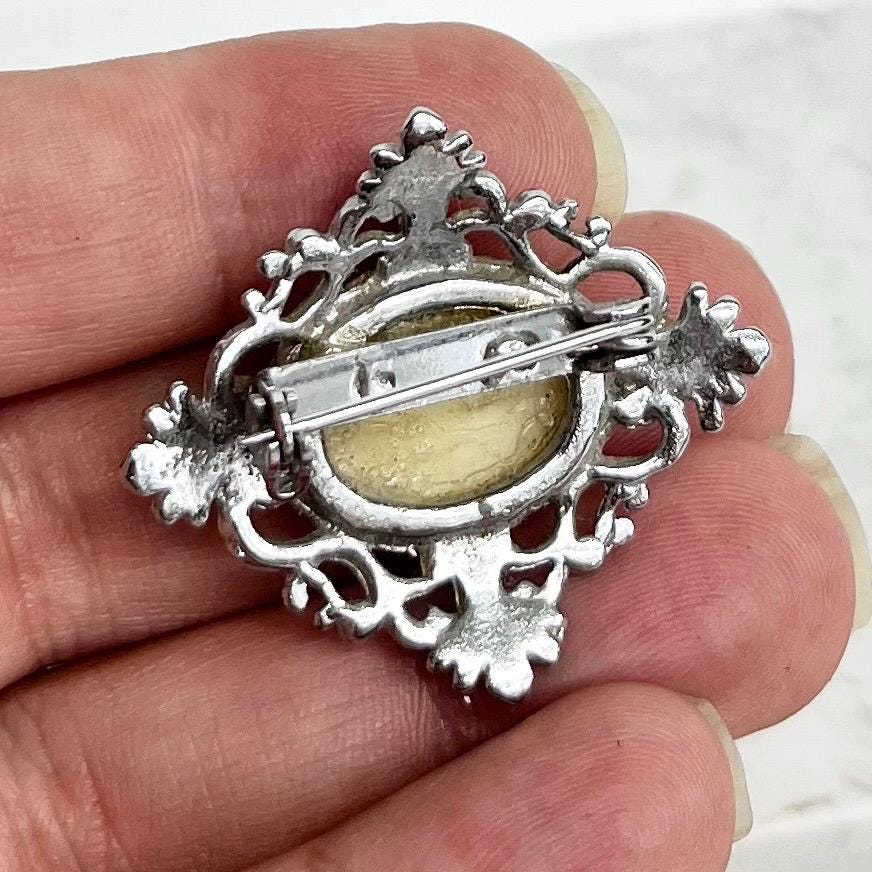 Vintage 1960’s - 1970’s Filigree Yellow Uranium Glass Cabochon Brooch Silver Plated UV Reactive Glowing Jewellery MillyOliverVintage