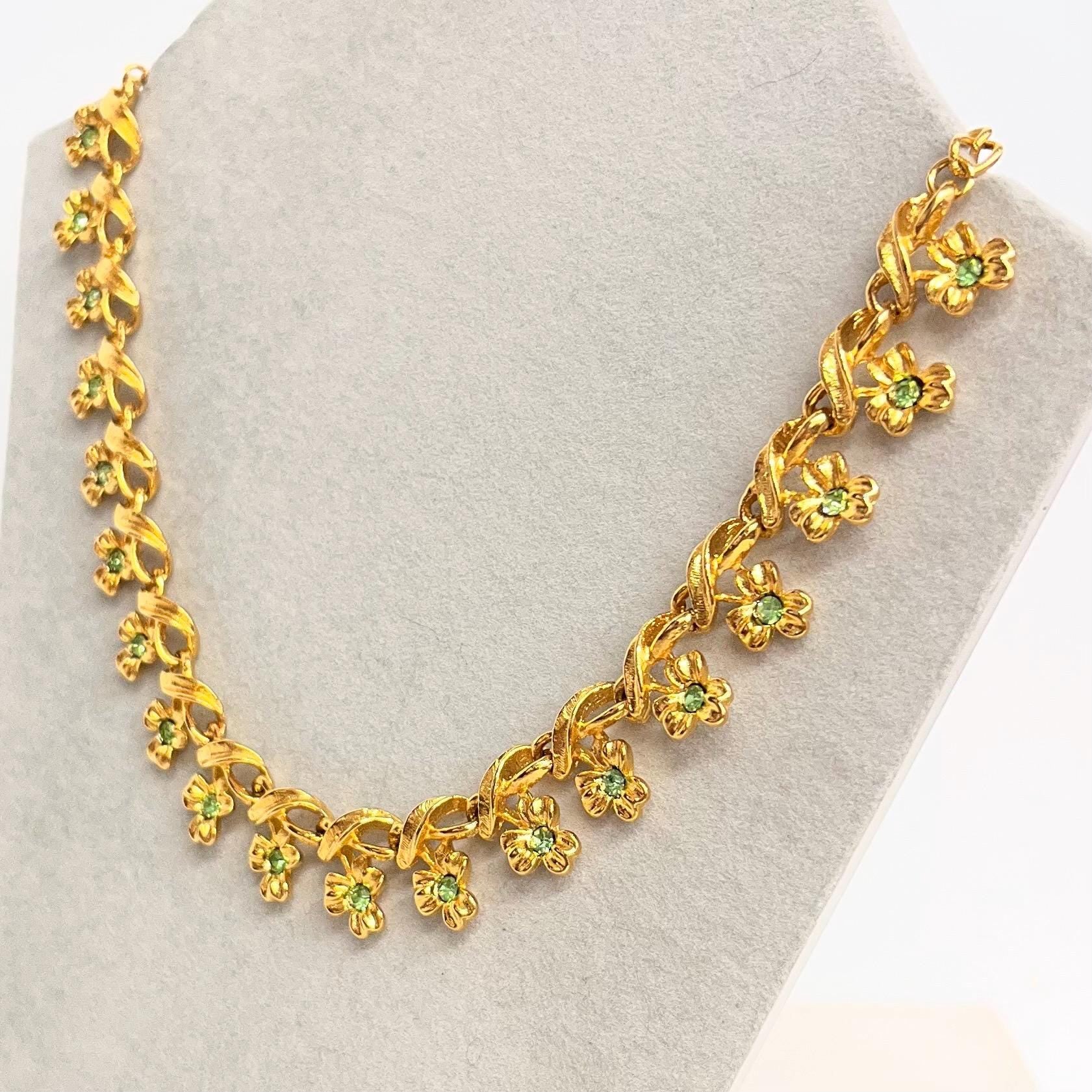 Vintage Green Uranium Glass Crystal Clover Necklace Gold Tone Metal UV Reactive Glow MillyOliverVintage