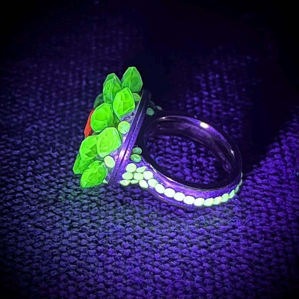One of a Kind Uranium Crystal Statement Flower Ring UV Reactive Glow Size UK M 1/2 MillyOliverVintage