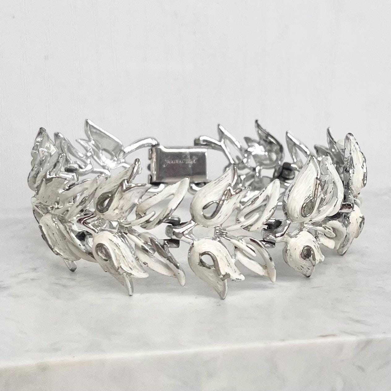 Vintage Jewelcraft Silver Tone White Enamelled Bracelet in a Floral Leaf Design 7.5” MillyOliverVintage
