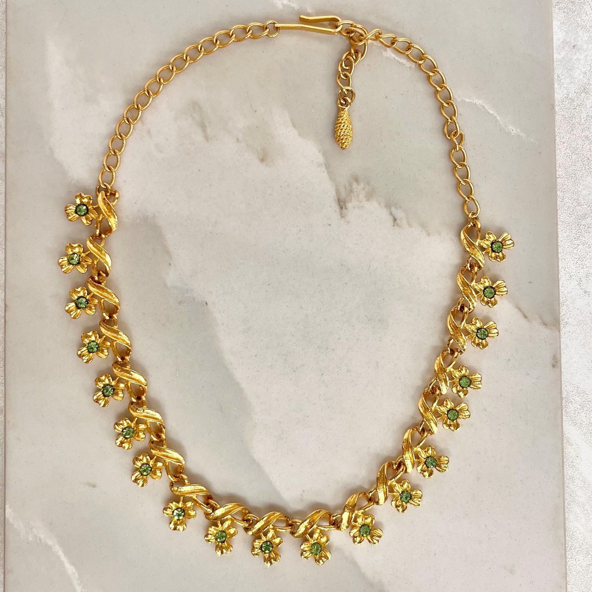 Vintage Green Uranium Glass Crystal Clover Necklace Gold Tone Metal UV Reactive Glow MillyOliverVintage