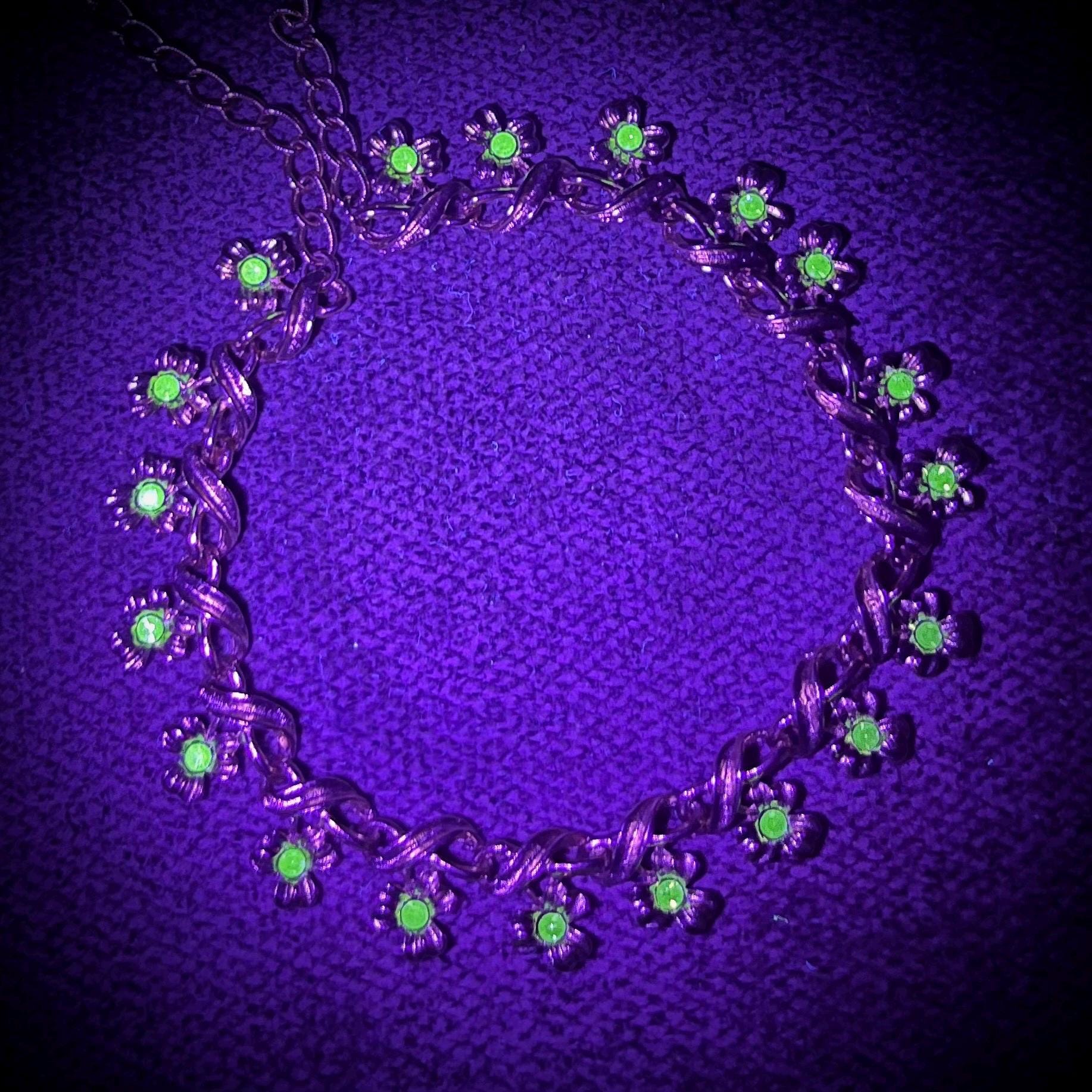 Vintage Green Uranium Glass Crystal Clover Necklace Gold Tone Metal UV Reactive Glow MillyOliverVintage