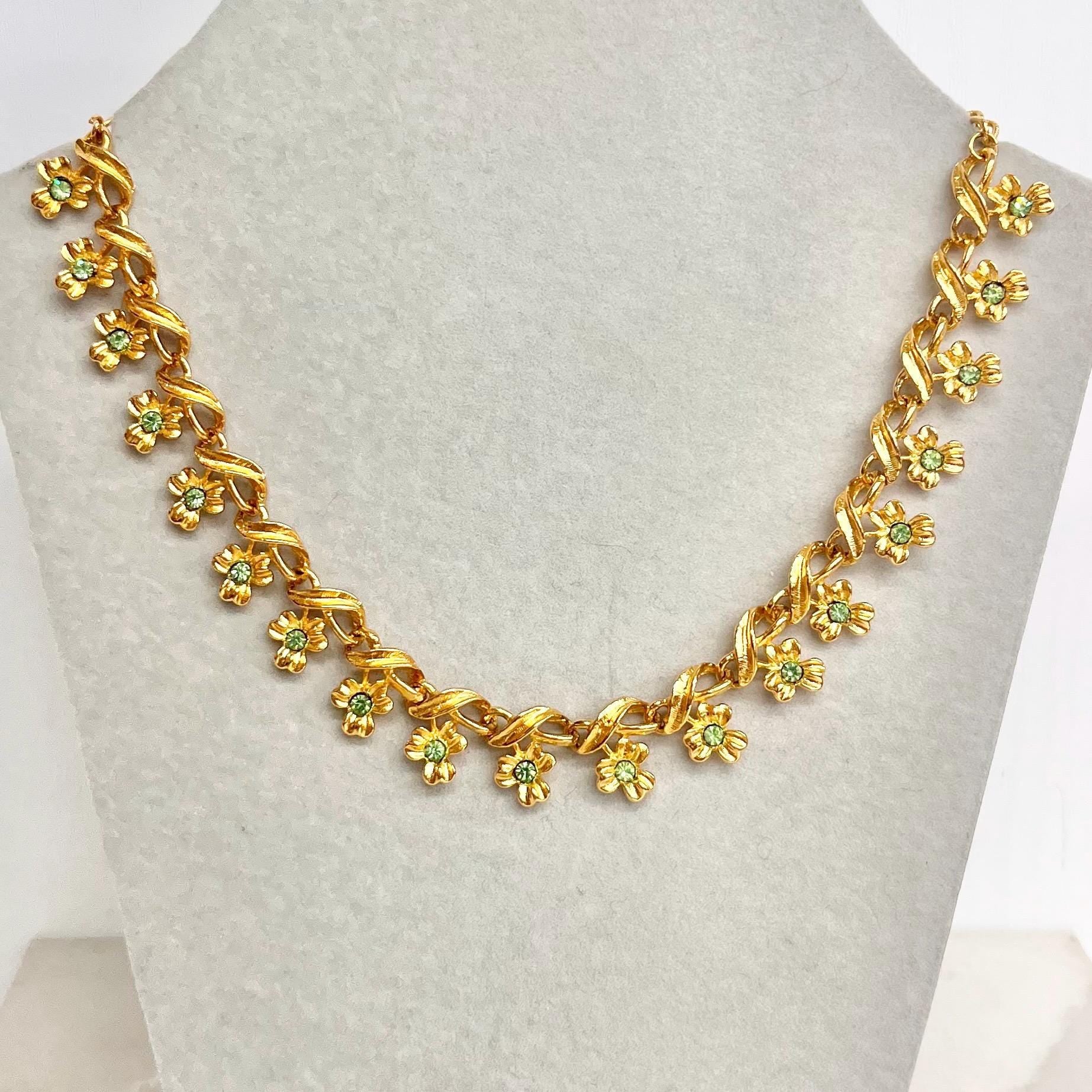 Vintage Green Uranium Glass Crystal Clover Necklace Gold Tone Metal UV Reactive Glow MillyOliverVintage