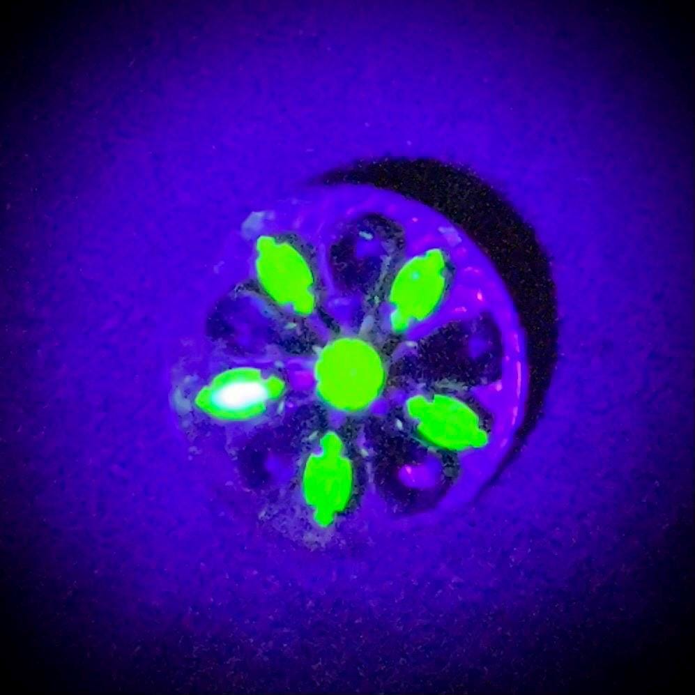 Vintage Green Uranium Crystal Round Brooch Hammered Gold Tone UV Reactive Rhinestone Jewellery MillyOliverVintage