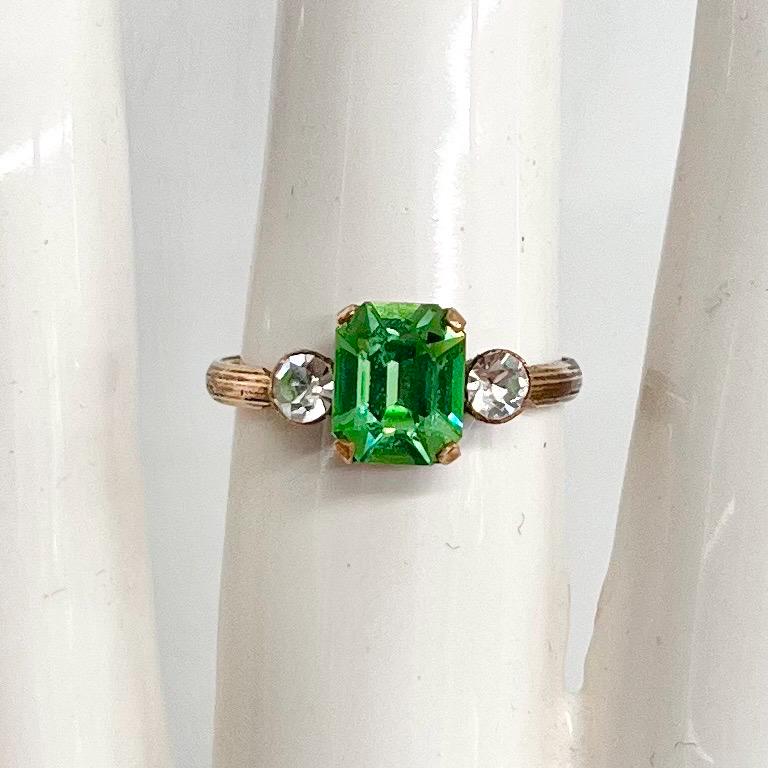 Vintage Rolled Gold Uranium Glass Stone Emerald Cut Crystal Dress Ring UV Reactive Glow UV Jewellery Size uk O 1/2 MillyOliverVintage
