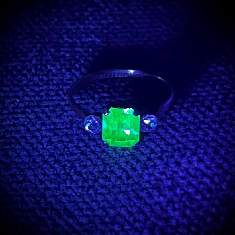 Vintage Rolled Gold Uranium Glass Stone Emerald Cut Crystal Dress Ring UV Reactive Glow UV Jewellery Size uk O 1/2 MillyOliverVintage