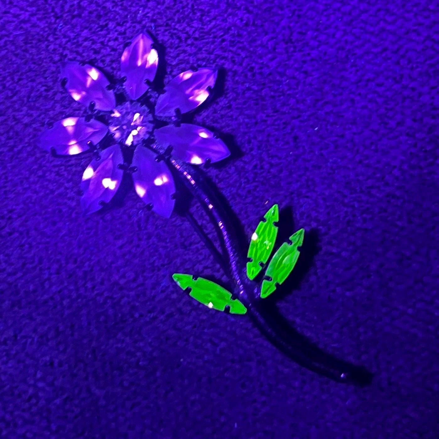 Vintage Blue & Green Uranium Crystal Daisy Brooch Black Nickel Tone UV Reactive Rhinestone Jewellery MillyOliverVintage